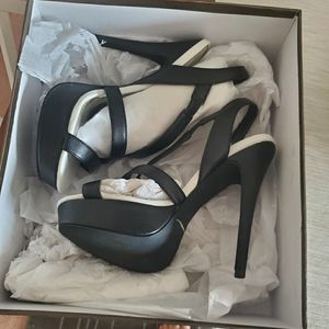 BNIB Bebe platform heels